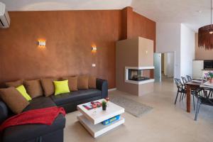 Villa Vivian by Villa Plus