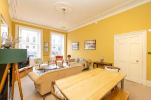 JOIVY Chic and Spacious House at the Heart of the City