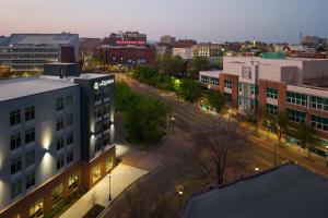 La Quinta Inn & Suites by Wyndham Chattanooga DowntownSouth