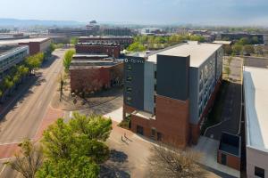 La Quinta Inn & Suites by Wyndham Chattanooga DowntownSouth