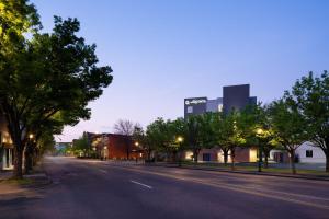 La Quinta Inn & Suites by Wyndham Chattanooga DowntownSouth