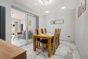 Stylish Home With Free Parking And Easy City Access