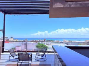 Stylish Queen Suite in the Heart of Playa