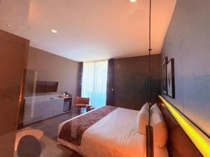 Stylish Queen Suite in the Heart of Playa