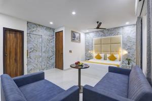 Status By Hotel The Emporio