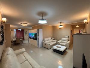 Cozy 4BHK Oasis BalconyViews Attached Washrooms