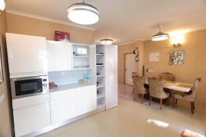 Cozy 4BHK Oasis BalconyViews Attached Washrooms