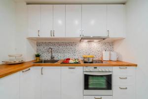 Peaceful Nest In City Center - Happy Rentals