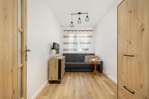 Jasny Apartament z Balkonem by Noclegi Renters