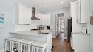 Southern Dreams on 30A by AvantStay Pool Outdoor Lounge Golf Cart Access Minutes to the Beach