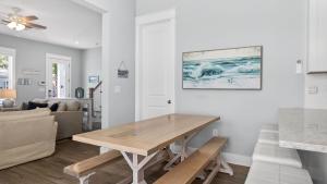 Southern Dreams on 30A by AvantStay Pool Outdoor Lounge Golf Cart Access Minutes to the Beach