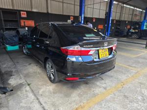 Private Taxi & Tours in Sri Lanka Comfortable Honda Grace with Driver