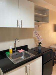 La Maria Rentals - Stay Across SM City, 2 Double Beds with Wi-Fi