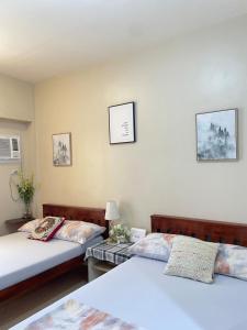La Maria Rentals - Stay Across SM City, 2 Double Beds with Wi-Fi