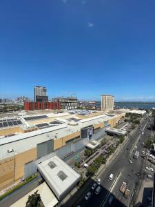 La Maria Rentals - Stay Across SM City, 2 Double Beds with Wi-Fi