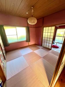 NEYA Men only are not allowed 男性のみ不可