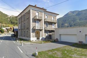 4-Guest Apt near Vauban Citadel