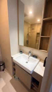 FAMILY HOMES Modern 1BR Condo with Rooftop Pool Near Bang Tao Beach