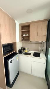 FAMILY HOMES Modern 1BR Condo with Rooftop Pool Near Bang Tao Beach
