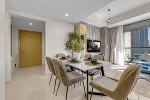 3BR High Floor with Canal Views