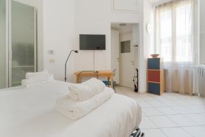 GuestHost - Comfy Studio X2 in Navigli District