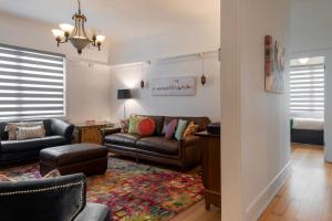 Art, Heart & Gardens - St Kilda Charmer