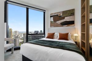 Queensbridge Luxe River Suite Heated Pool Gym Sauna Steam Workspace