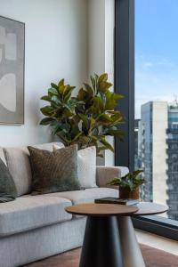 Queensbridge Luxe River Suite Heated Pool Gym Sauna Steam Workspace