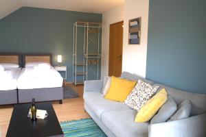 WEINBERGBLICK im Haus FREY - 3 Schlafzimmer ,Küche, 2 Bäder, 2 Balkone, Parkplatz direkt vor der Tür