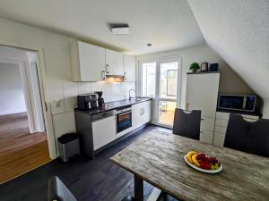 3 Zimmer-Wohlfühl-Oase mit Balkon-Lounge & Office
