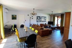 Nice Residence Near The Beach with Garden