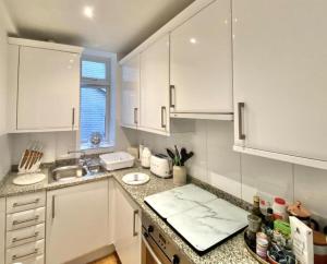Knightsbridge one bed near Harrods and Chelsea