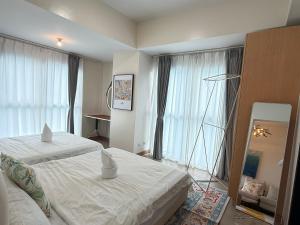 HomeMadeLuxury 1BR Seaview Poolview Near Okada Airport