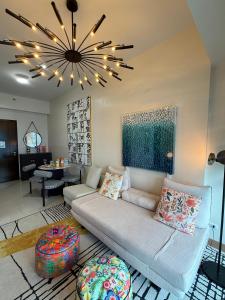 HomeMadeLuxury 1BR Seaview Poolview Near Okada Airport
