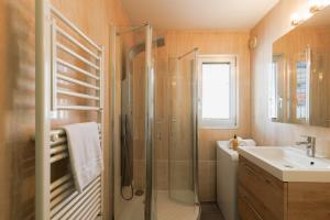 Upstays Elegant T2 Croisette with loggia