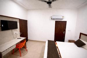 Shiva Stay Inn - Near Banke Bihari Temple & Prem Mandir