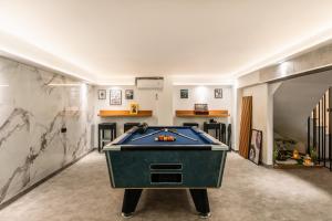 Black Bee Villa