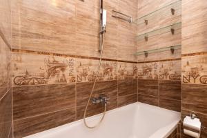 Siennica Old City 3 Bright Apartment with Balcony Close to the City Center by Noclegi Renters