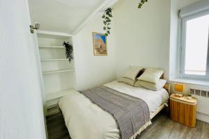 Bright apartment near the Arena and train station