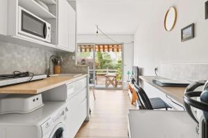 Nice studio - terrace - private parking & pool