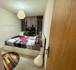 Spacious 1Double Bedroom Apartment next to Hyde Park
