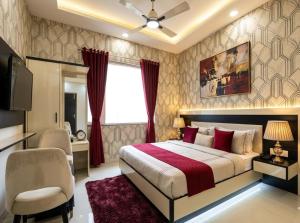Hotel The Heavenwoods Suites Near Delhi Airport