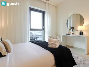 Bright 2BR Canal View Apt in Dubai Creek Groov 3