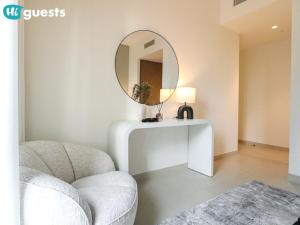 Bright 2BR Canal View Apt in Dubai Creek Groov 3