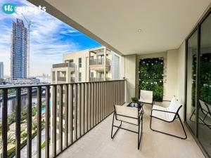 Bright 2BR Canal View Apt in Dubai Creek Groov 3
