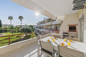 Sunny Apartment in Falésia