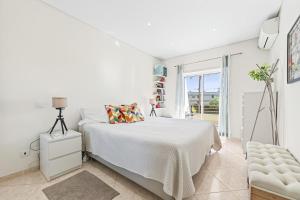 Sunny Apartment in Falésia