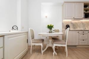 Cozy, bright, old town located, whole apartment