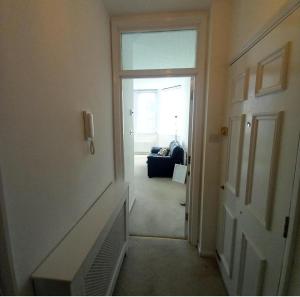 Apartment Sleeps 2 with Parking & Garden