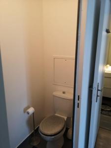 Apartment T3 6 min walk to RER A station and cinema